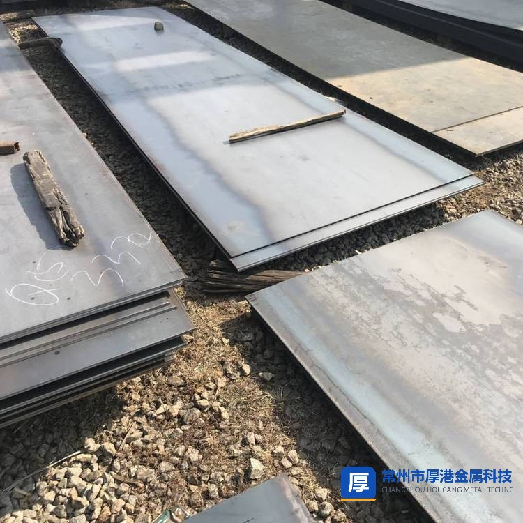 建筑工地起重机吊装中厚钢板钢梁